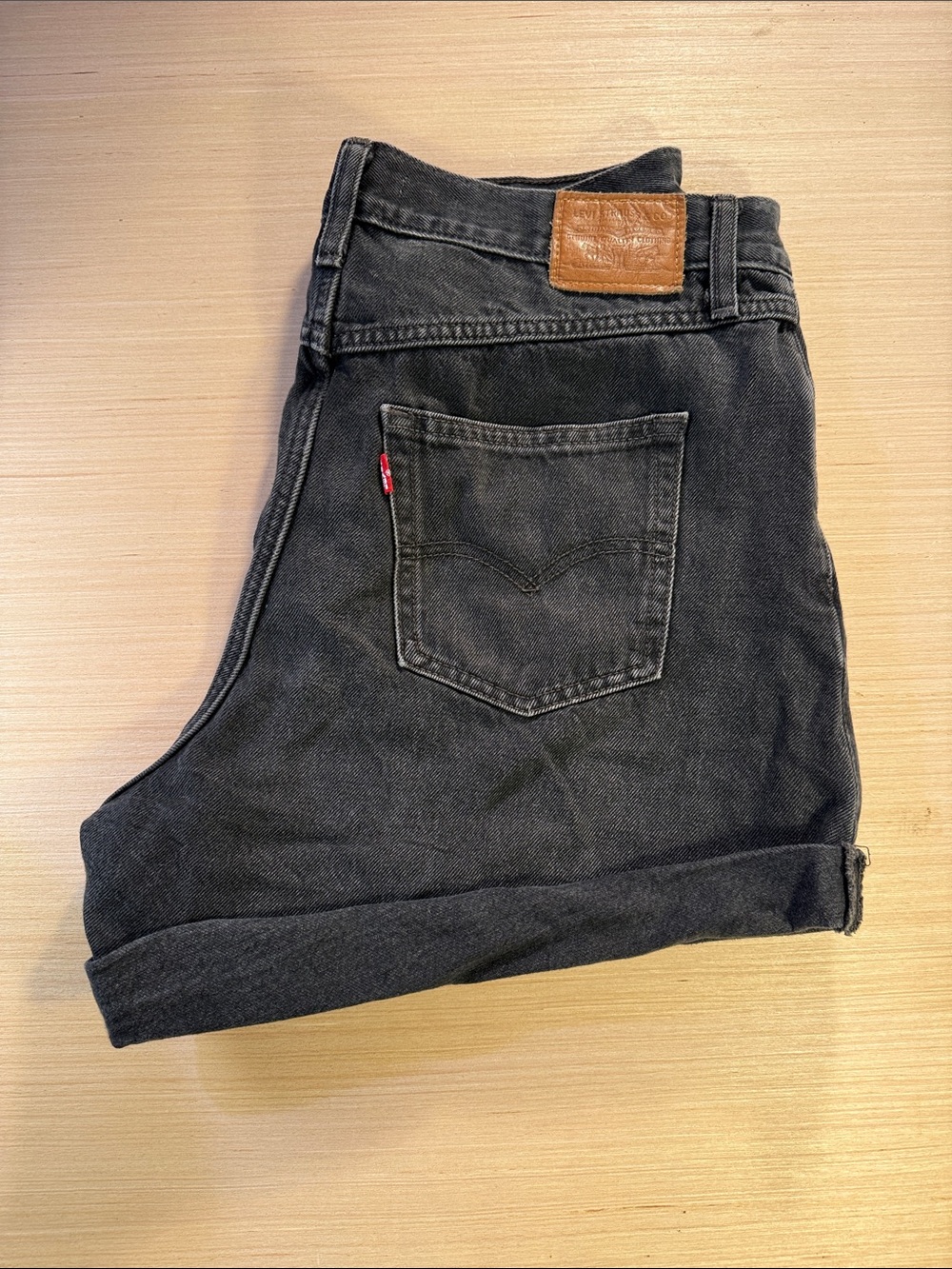 Women’s Levis 80’s black Denim Rolled Hem Shorts